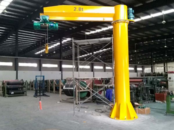 Standing column cantilever crane