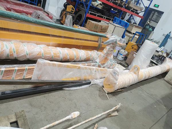 Cantilever crane