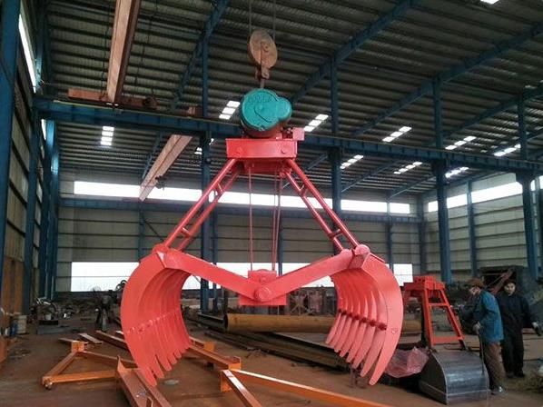 What is the principle and composition of a grab crane?