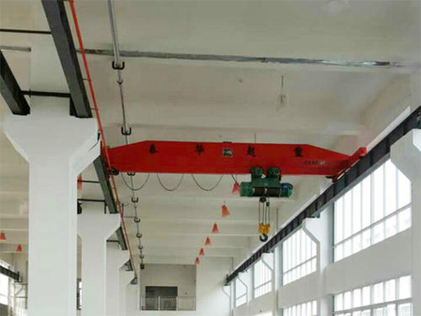 What is the difference between a double beam gantry crane and a single beam gantry crane